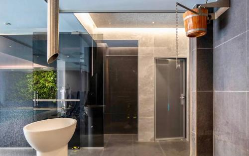 a bathroom with a toilet and a glass shower at Hotel Côté Cour in Durbuy