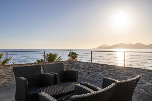 REF 1961 - Cannes Seafront penthouse - Ten mins to the Palais des Festivals