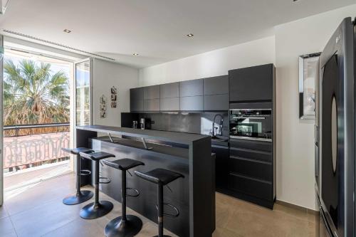 REF 1961 - Cannes Seafront penthouse - Ten mins to the Palais des Festivals