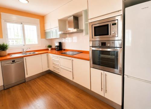 Chalet con piscina privada y aacc