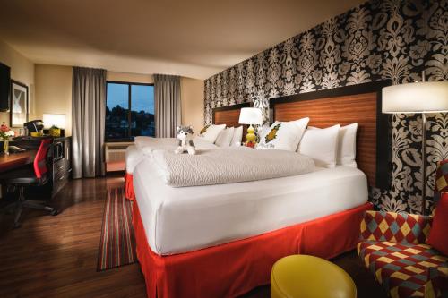 Staypineapple, The Maxwell Hotel, Seattle Center Seattle Image