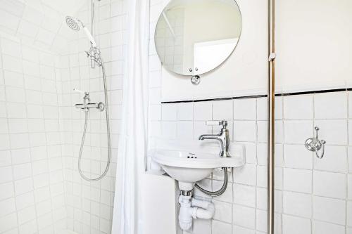 a bathroom with a sink and a shower with a mirror at Charming Studio 2P - Marais in Paris