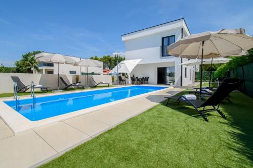 Modern Villa Angelina in Poreč - by Istrabook