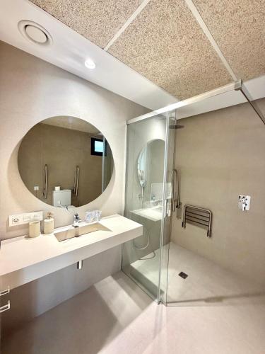 a bathroom with a sink and a mirror at Santuario San José in San José