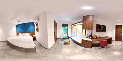 a hotel room with a bed and a desk and a bed sidx sidx sidx sidx at Hudson Resorts in Pondūr