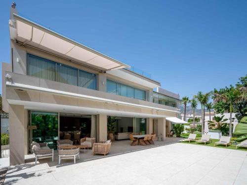 Villa Algarrobo - Luxury Villa with pool in town centre - LUAL