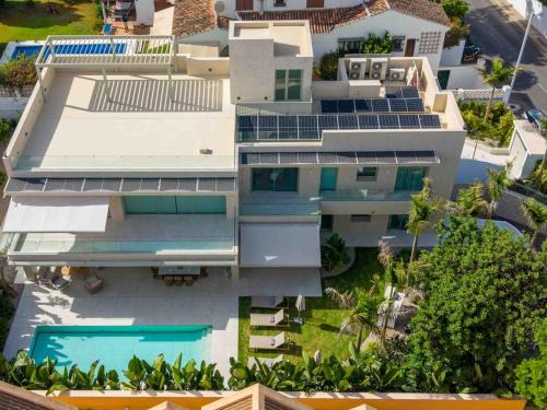 Villa Algarrobo - Luxury Villa with pool in town centre - LUAL