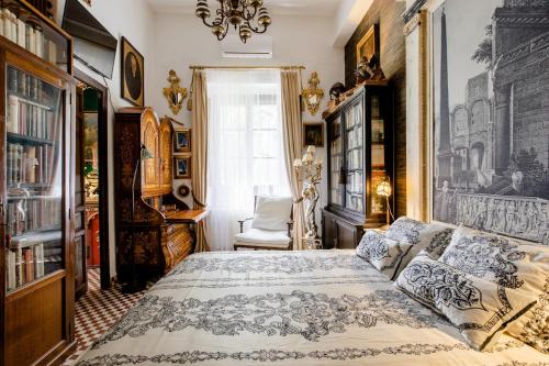 Suite in an impressive and luxurious 1929 Villa
