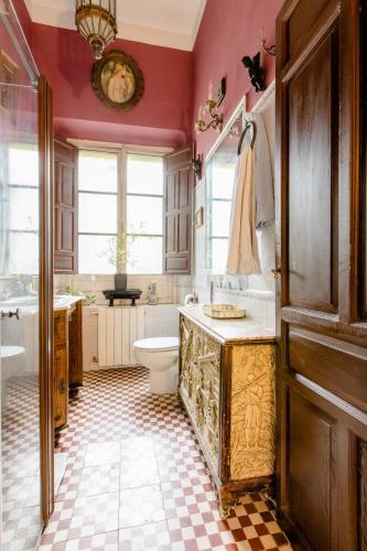 Suite in an impressive and luxurious 1929 Villa