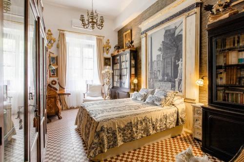 Suite in an impressive and luxurious 1929 Villa
