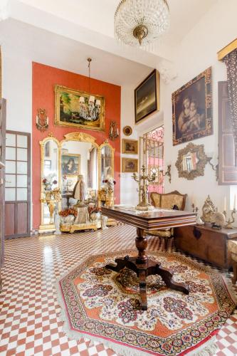 Suite in an impressive and luxurious 1929 Villa