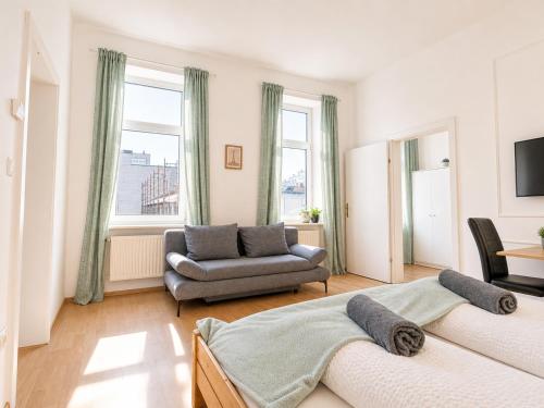 Beautiful 2BR Apt, Near Meidling Station