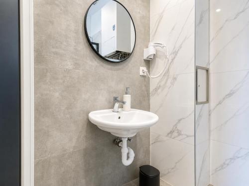 Beautiful 2BR Apt, Near Meidling Station