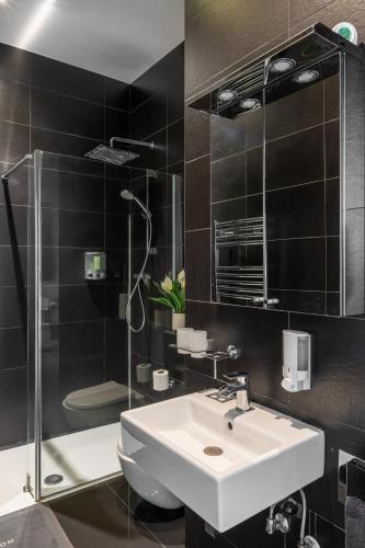 a bathroom with a sink and a shower at Holiday Lets London 4 in London