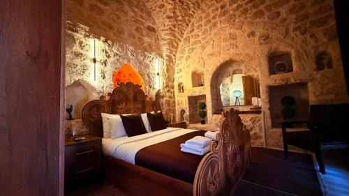 a bedroom with a bed in a stone room at Terrace Merdin Konagı in Mardin