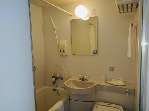Kylpyhuone majoituspaikassa OU Hotel