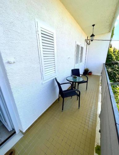Apartment for 6 + free parking place