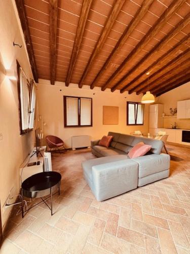 a living room with a couch and a table at Villa I Bossi in Arezzo