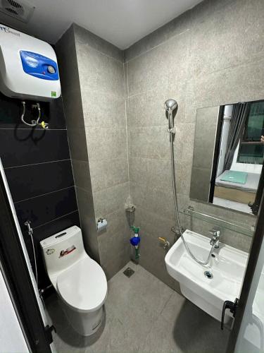 a bathroom with a toilet and a sink at Tuệ Tĩnh Hotel in Hải Dương