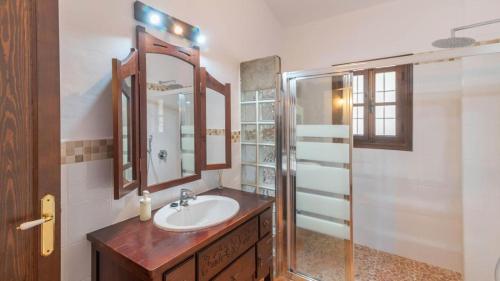 a bathroom with a sink and a shower at Villa Andrea Comares in Comares
