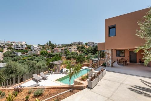 an aerial view of a house with a swimming pool at Villa Terra Rossa in Daratso