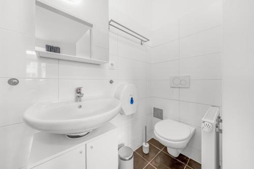2 Bedroom Apartments, free Parking, Kitchen, Smart TV