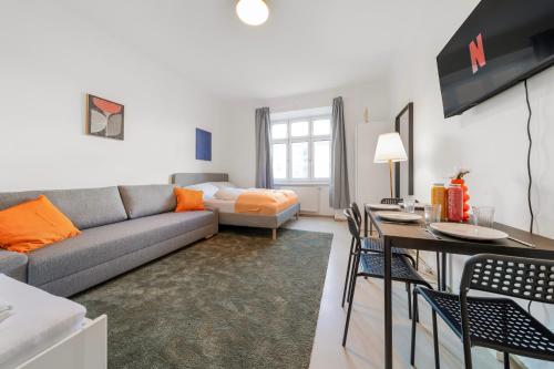 2 Bedroom Apartments, free Parking, Kitchen, Smart TV