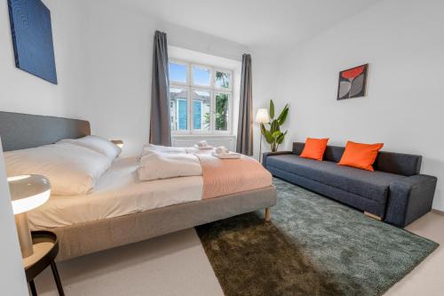 2 Bedroom Apartments, free Parking, Kitchen, Smart TV