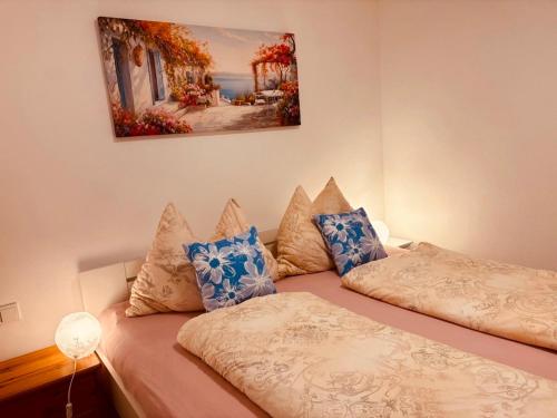a bedroom with two beds and a painting on the wall at Ferienwohnung Mondseeblick in Tiefgraben