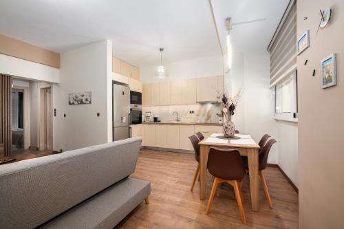 Modern Kallithea Apartment - Metro, WiFi & AC
