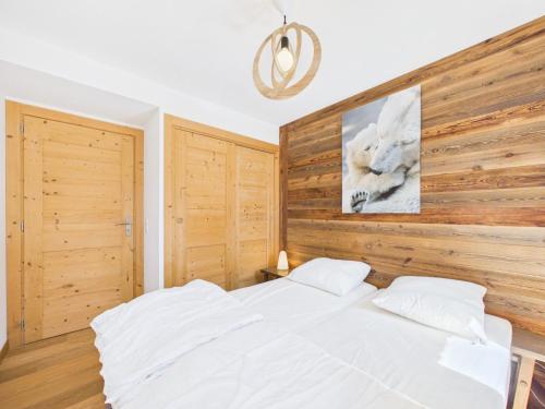 Appartement neuf, luxueux, au cœur des Gets avec terrasse, parking sécurisé, proche commerces et pistes.
