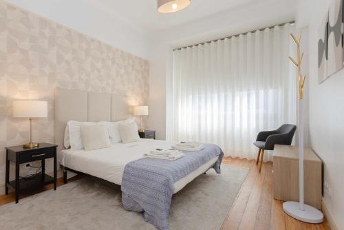 Light Spacious Apartment by Liiiving