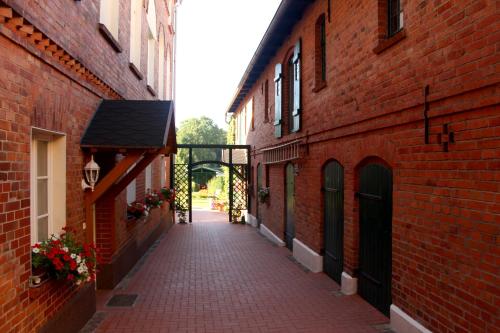 an alley way between two red brick buildings at Spreewald Unterkünfte "alte Zigarrenfabrik" Familie Häfner in Lübben