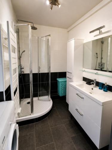 Attractive T2 bis through ideally located