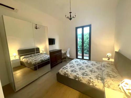 a bedroom with a large bed and a mirror at Casa Drema - Villa al mare con terrazza in Pescara
