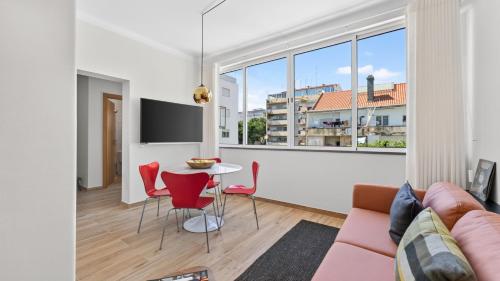 Modern 2BR with Balcony in Portimão by LovelyStay