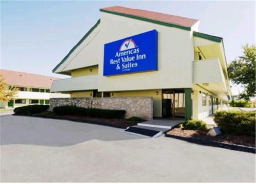 Сертификат, награда, вывеска или другой документ, выставленный в Americas Best Value Inn Kansas City East - Independence