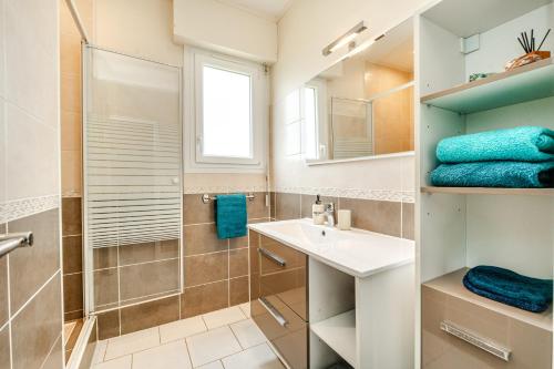 a bathroom with a sink and a shower at La Maison de Rolie in Plévin