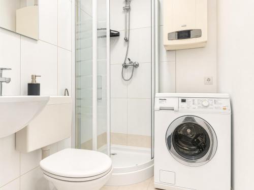 Pleasant 2BR Apartment Near U6 Station am Schöpfwerk