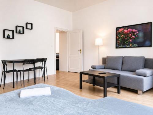 Pleasant 2BR Apartment Near U6 Station am Schöpfwerk