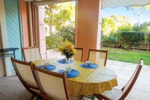 Apartment with pool and garden in Saint Aygulf