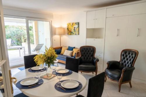 Apartment with pool and garden in Saint Aygulf
