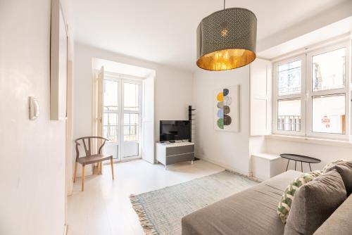 Bica lisbon sunshine central bright and cozy apt