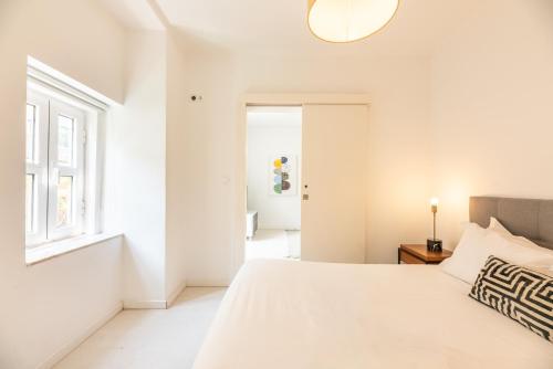 Bica lisbon sunshine central bright and cozy apt