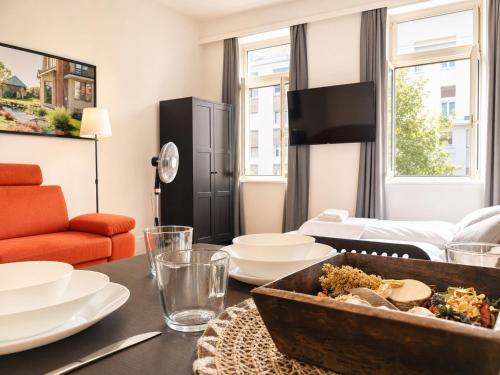 Modern & Cozy 1BR Apt for long Stay with TV & WiFi