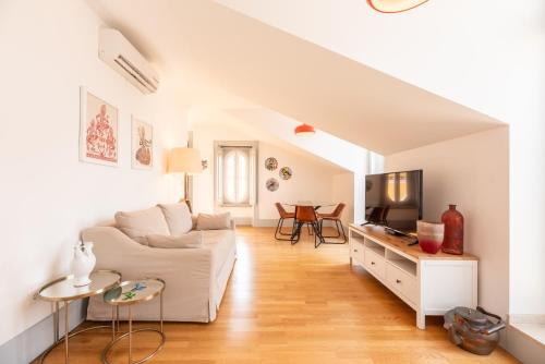 Sao bento stylish cozy apt with ac balcony