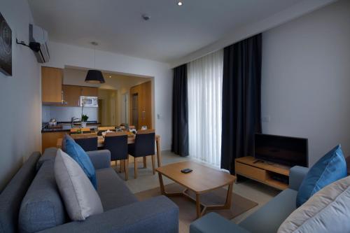 Posezení v ubytování Ramada Resort Kusadasi & Golf