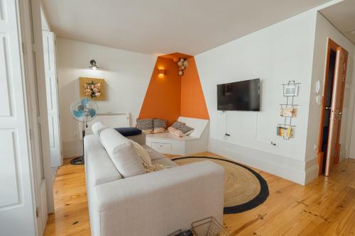 Four Flowers Apartments by Hosty