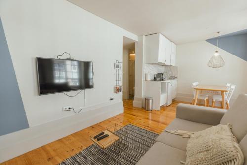 Four Flowers Apartments by Hosty