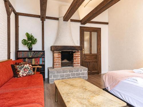 Charming 2BR Apartment 11-Min to Meidling Station
